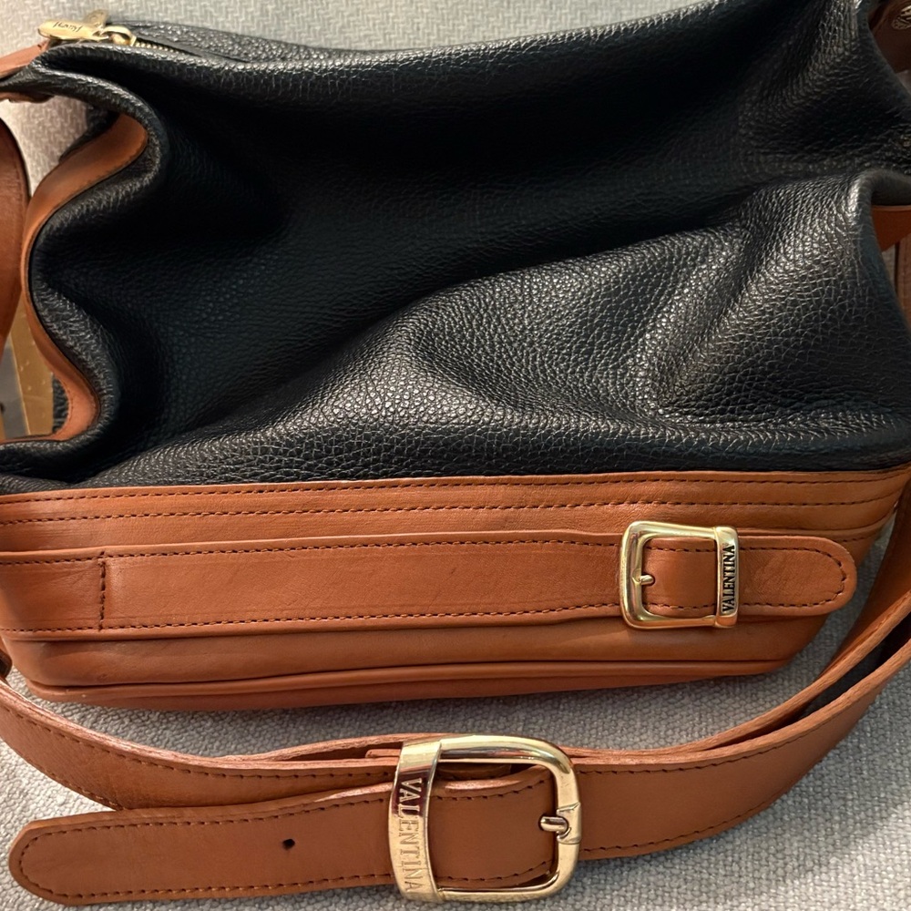 Beautiful and clean Valentina convertible leather bag. - Picture 4 of 9